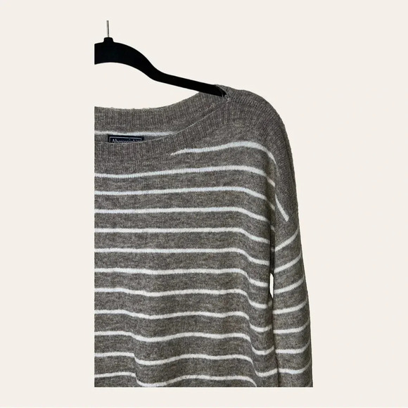 0120W. ABERCROMBIE AND FITCH LONG SLEEVE‎ SWEATER WITH POCKETS SIZE SMALL - Picture 3 of 13